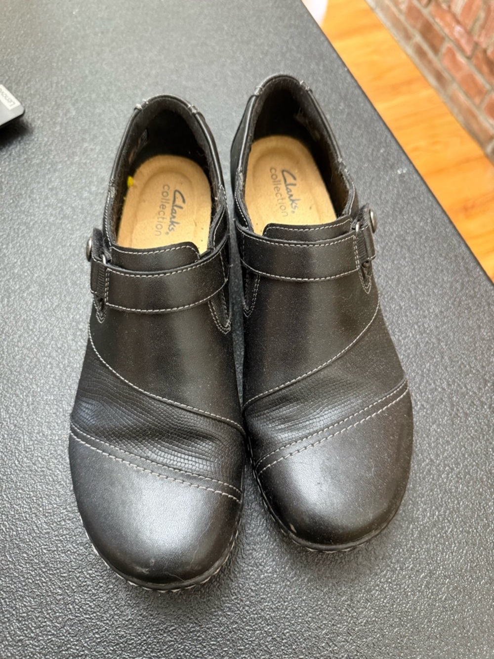 Women’s Black Clarks size 9.5 - Picture 3 of 7